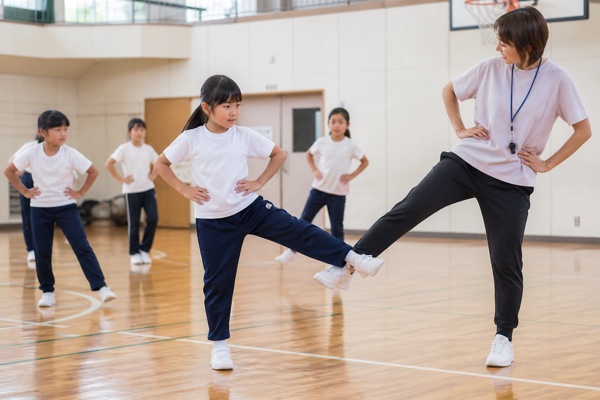 立っている足が落ち着くと、上げる足に余裕が出る